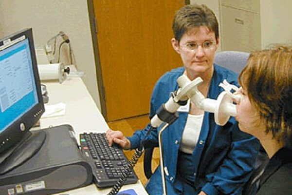 استفاده از دستگاه اسپیرومتر برای تشخیص برونشیت