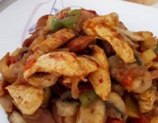 خوراک مرغ و قارچ، مواد لازم، طرز تهیه و نکات مهم خوراک مرغ و قارچ، مواد لازم، طرز تهیه و نکات مهم