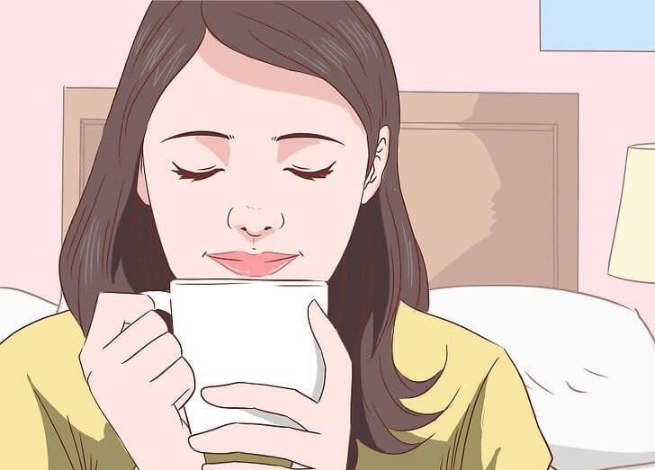 برای درمان سرماخوردگی به اندازه کافی مایعات گرم مصرف کنید.