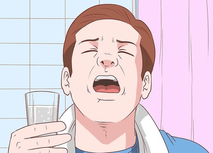 برای درمان سرماخوردگی آب نمک و جوش شیرین گرم غرغره کنید.