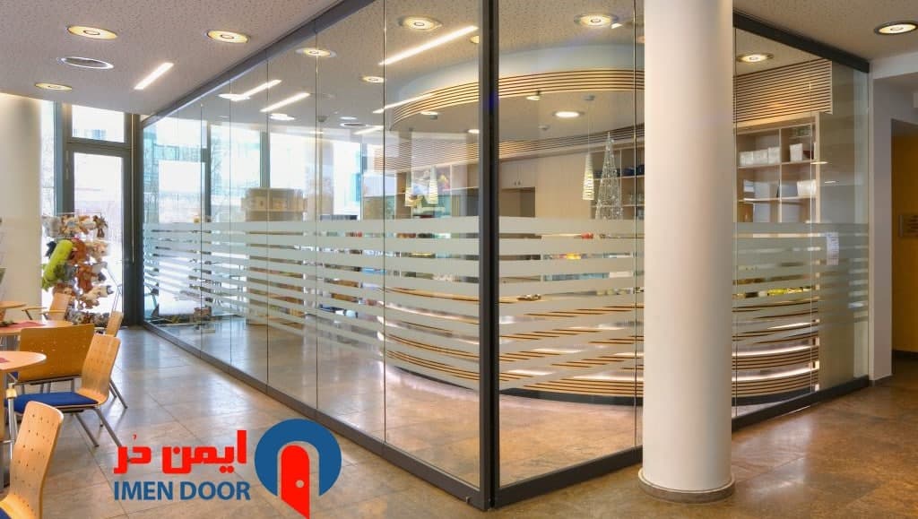 ویژگی پارتیشن شیشه ای
