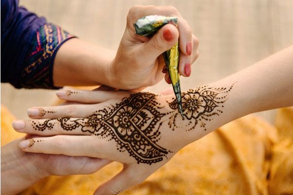 🖋️ تعبیر خواب حنا از نظر معبران معروف و موضوعات مختلف 🖋️ تعبیر خواب حنا از نظر معبران معروف و موضوعات مختلف