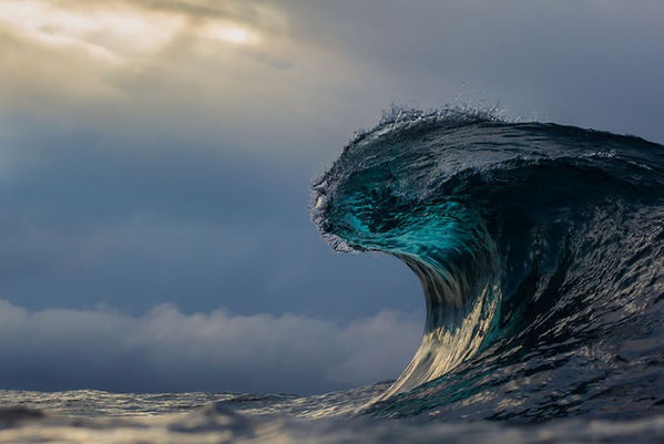 🌊 تعبیر خواب موج از نظر معبران معروف و موضوعات مختلف