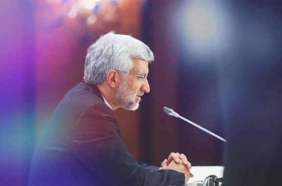 سعید جلیلی در حال مصاحبه
