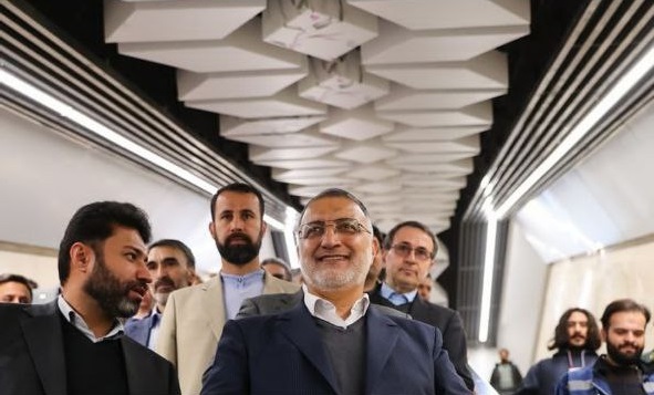 علیرضا زاکانی در حال خندیدن