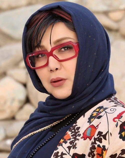 بهنوش بختیاری با عینک