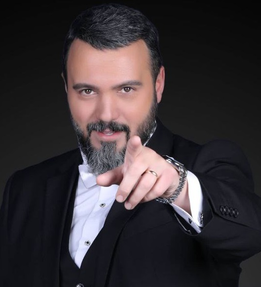 بیوگرافی و زندگینامه کامبیز دیرباز بیوگرافی و زندگینامه کامبیز دیرباز