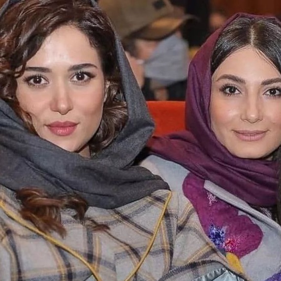 پریناز ایزدیار در کنار سایر بازیگران