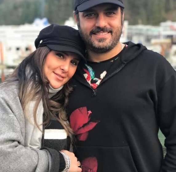 سام درخشانی در کنار همسرش