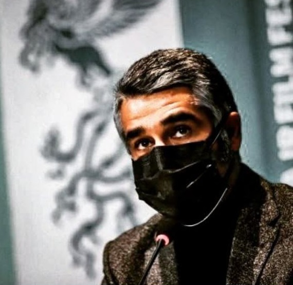 پژمان جمشیدی با ماسک