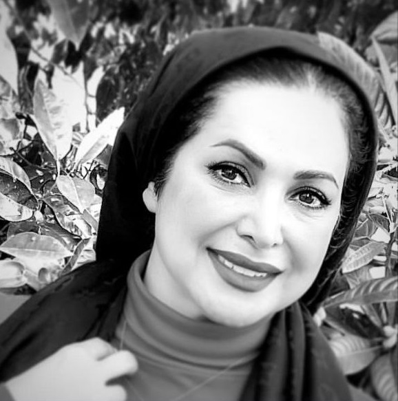 کمند امیرسلیمانی در حال خندیدن