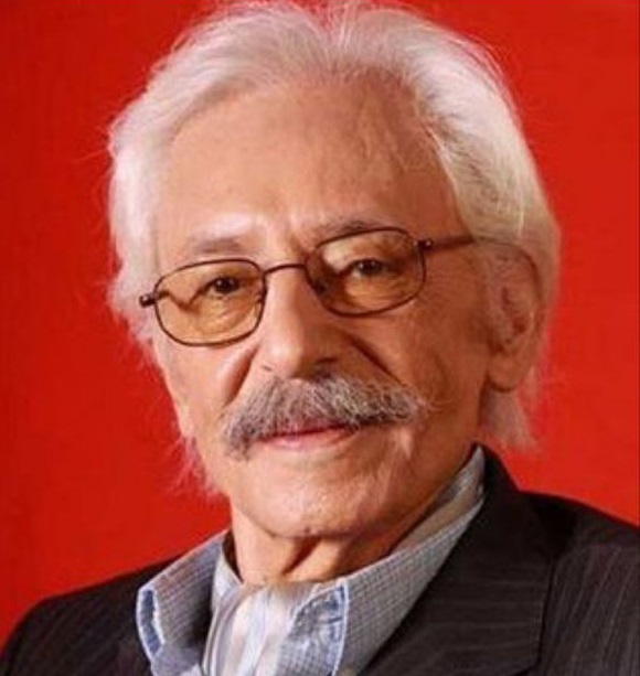 جمشید مشایخی در حال خندیدن