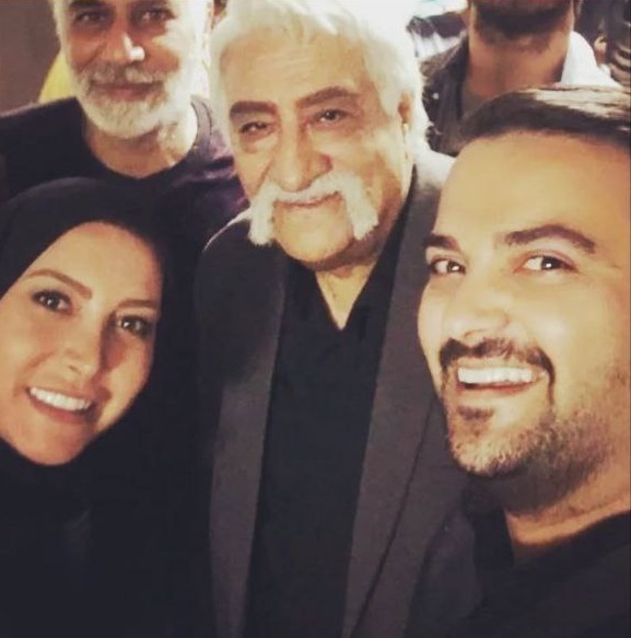 مهدی سلوکی در کنار عوامل فیلم ستایش