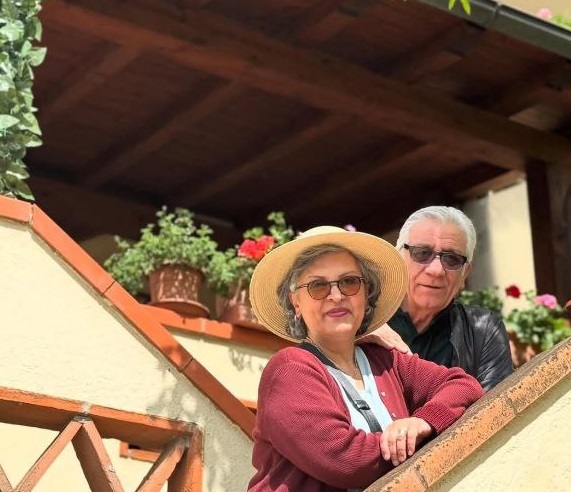 مسعود رایگان در کنار همسرش