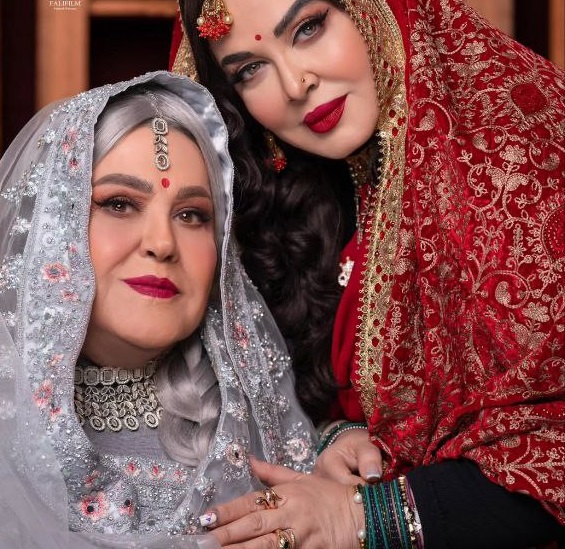 بهاره رهنما در کنار مادرش