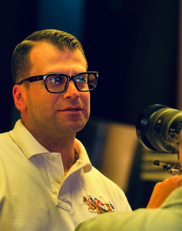 بیوگرافی و زندگینامه روزبه حصاری