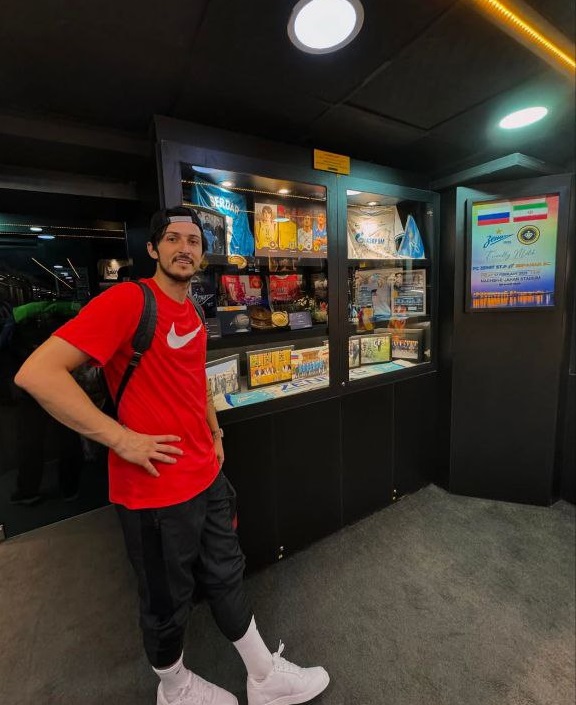 سردار آزمون در ورزشگاه نقش جهان