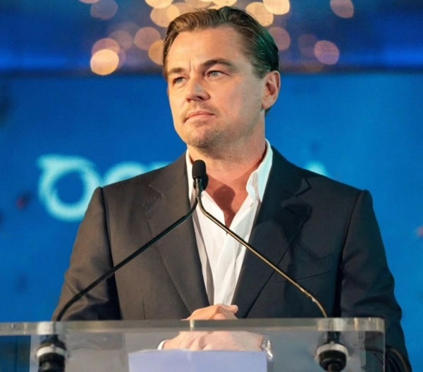 لئوناردو دی‌کاپریو در حال مصاحبه