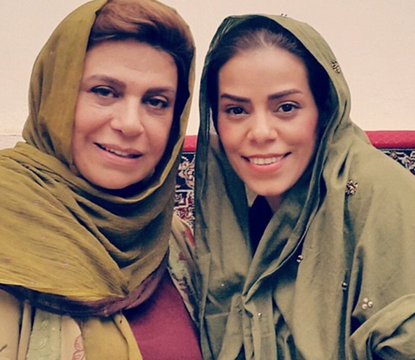 مهنوش صادقی در کنار گوهر خیراندیش