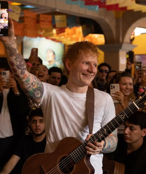 کنسرت خیابانی اد شیرن